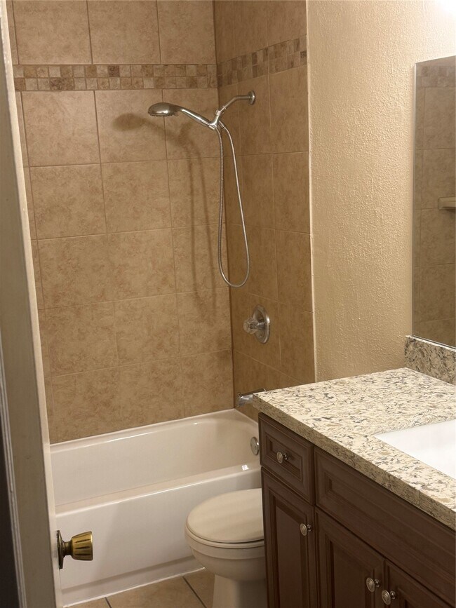 Building Photo - 17401 Red Oak Dr Unit 61