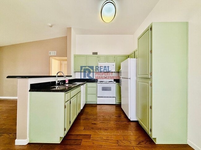 Photo - 1166 Opal St