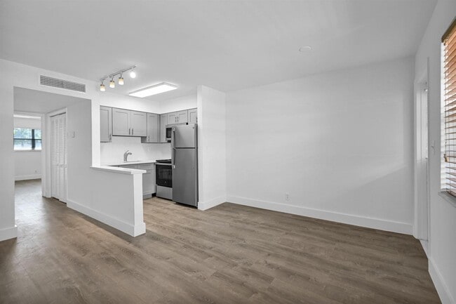 Photo - 4051 NE 13th Ave Unit 69