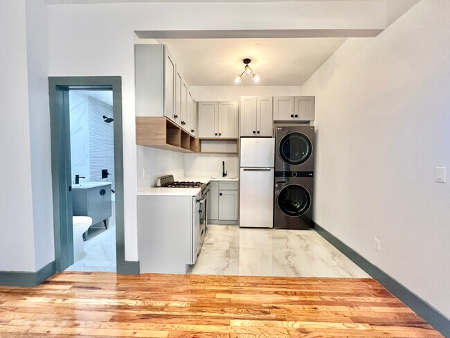 Photo - 52 Monitor St