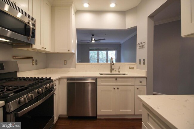 Building Photo - 12913 Alton Square Unit 214 Rental