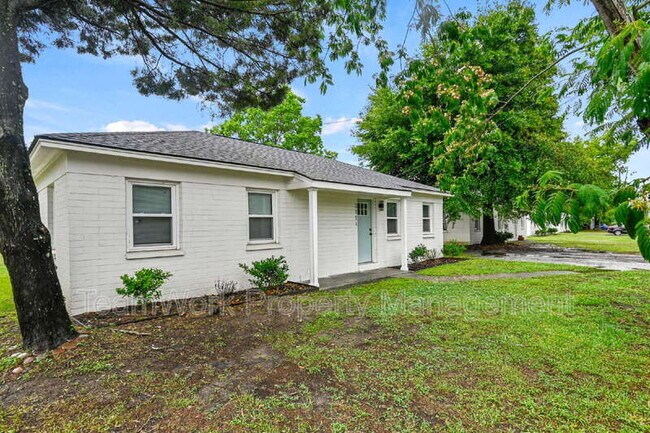 Photo - 3111 Azalea Dr