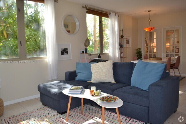 Building Photo - 2630 SW 28th St Unit 1 Rental