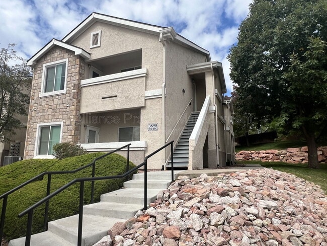 Building Photo - 3890 Strawberry Field Grove Unit D