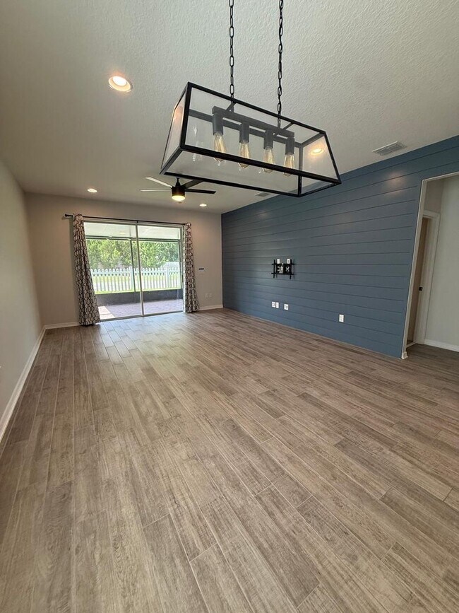 Photo - 3 BEDROOM, 2 BATHOOM IN DEANS XING/LITTLE ECON