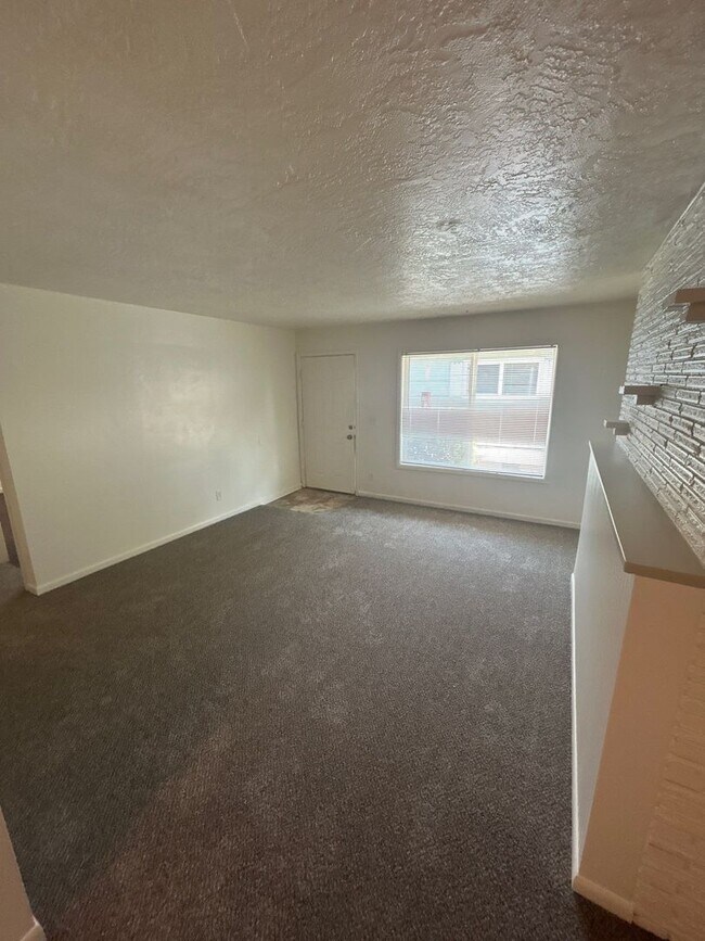 Photo - 2465 Lee St SE