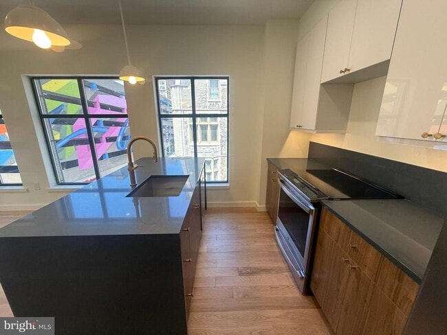 Photo - 1128 Walnut St Unit 403