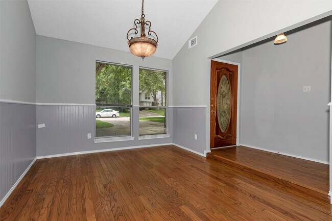 Photo - 73 Timberspire Ln