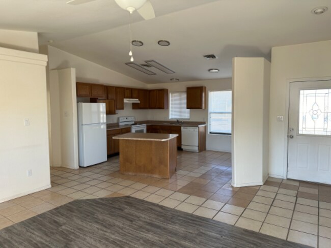 Photo - 1034 W 7th S St