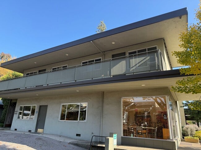 Building Photo - 500 Red Hill Ave Unit #B