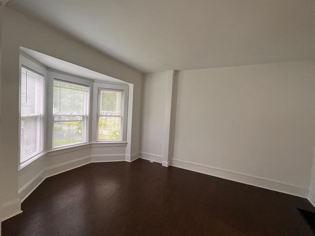 Building Photo - 82 Park Ave Unit 82