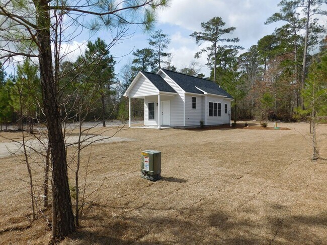 Photo - 240 Alexander Wy S