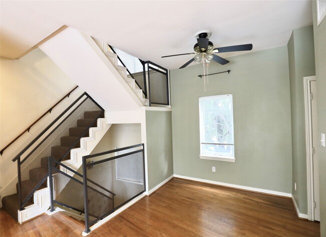 Photo - 404 Rosalie St
