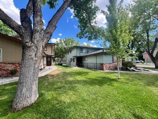 Building Photo - <b>Two Bedroom Townhome near Sparks Marina<br><br>