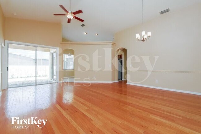 Photo - 1831 Wood Brook St