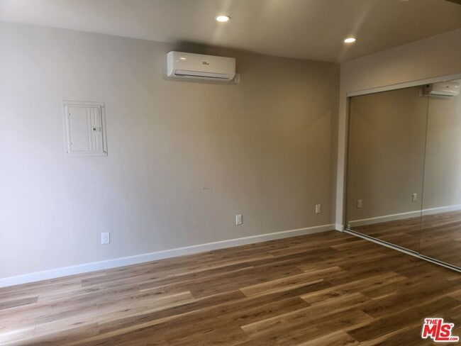 Photo - 2025 Addison Way Unidad 2023