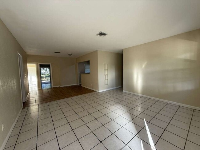 Photo - Large 5-2 house