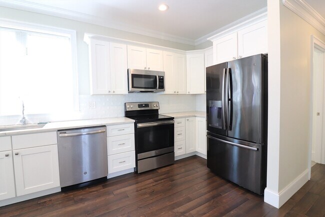 Photo - 140 Minden St Unit 2