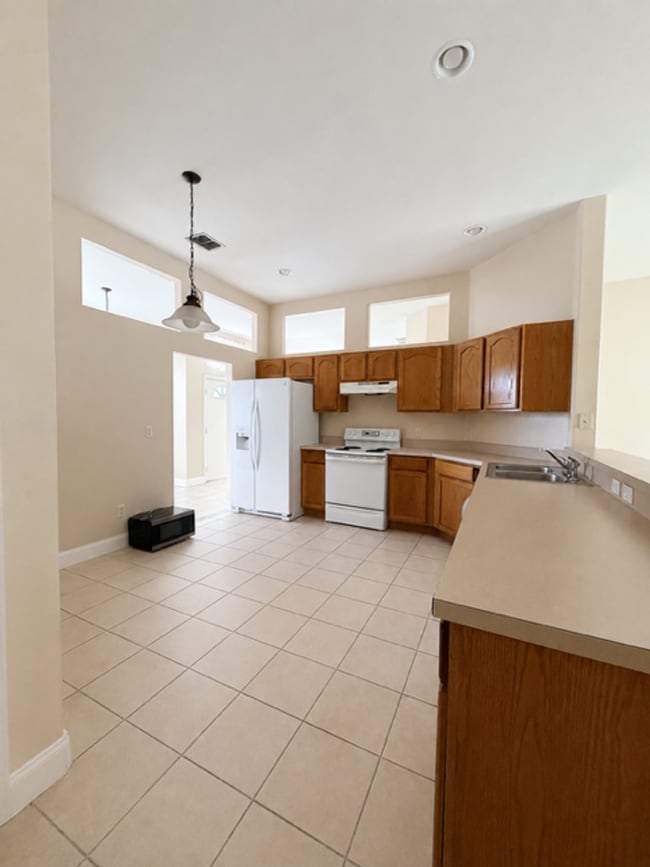 Photo - LOTS OF ROOM IN THIS CUTE 3/2 HOME IN CLERMONT!