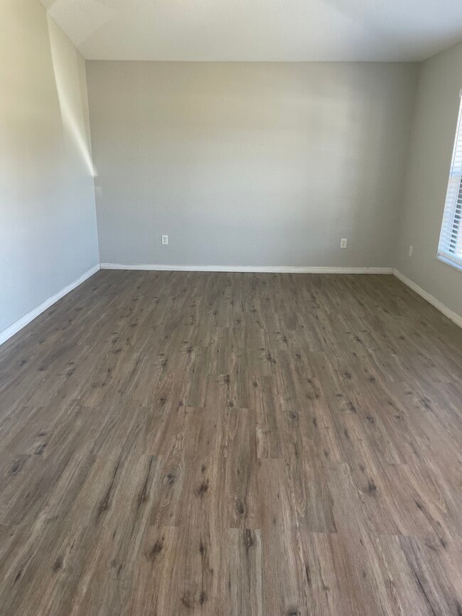 Photo - 1055 Bismarck Rd