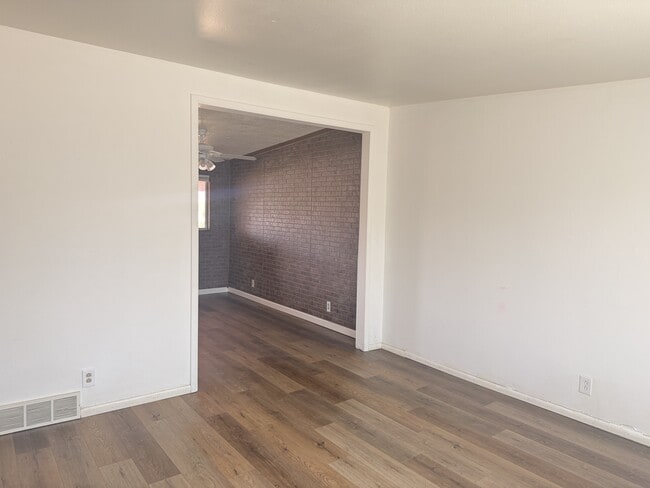 Photo - 589 Oquirrh Ave