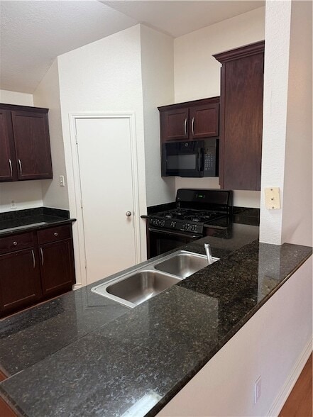 Photo - 933 Crested Point Dr