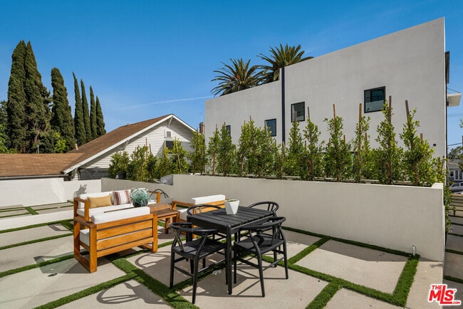 Photo - 2003 Bellevue Ave