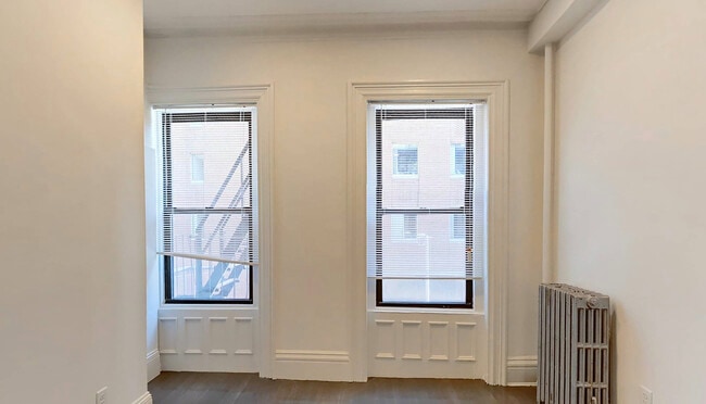 Photo - 275 Newbury St