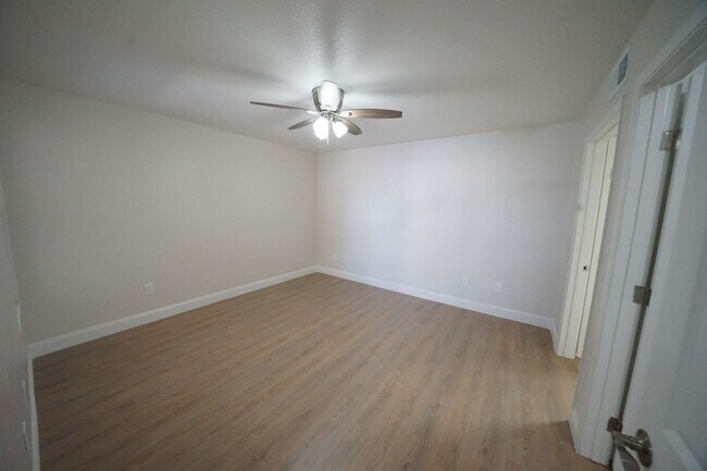 Photo - SHOWINGS AVAILABLE NOW Unidad 1122