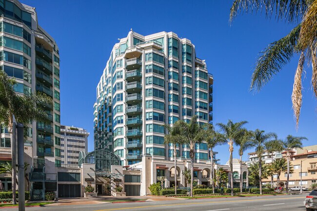 View from Park - Park Laurel on the Prado