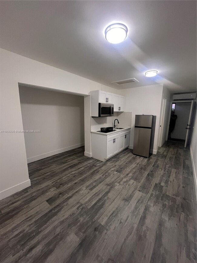 Building Photo - 3417 NW 22nd Ave Unit 13 Rental