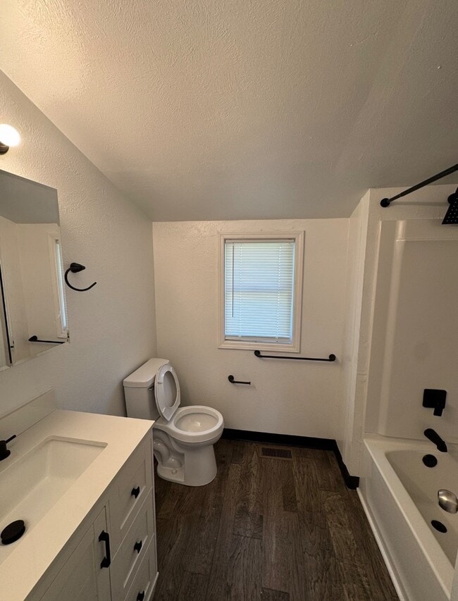 Photo - 601 W Wolf Ave
