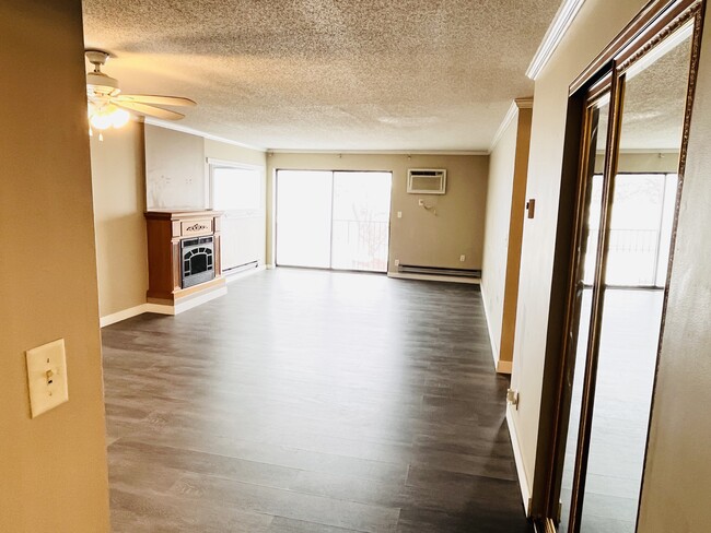 Drawing and dining - 925 30th Ave S