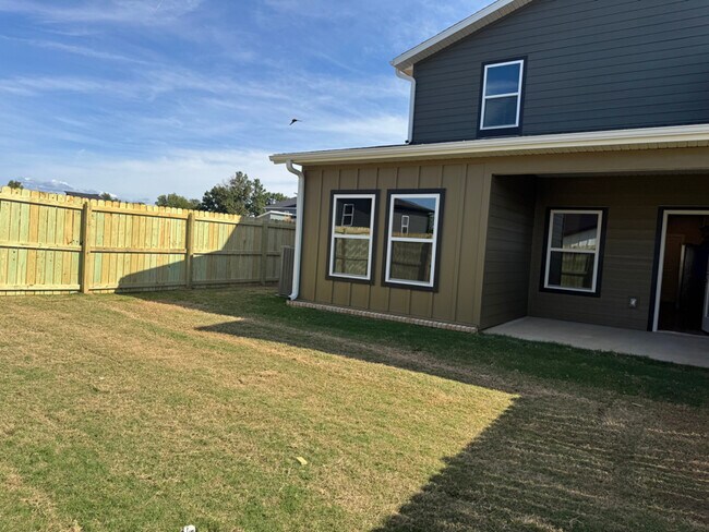 Photo - 1802 SW Poigai Wy