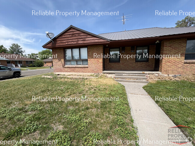 Building Photo - 1051 Russett St Unit 1051 Rental