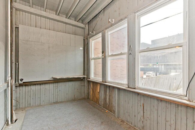 Photo - 3 bedroom in Chicago IL 60657