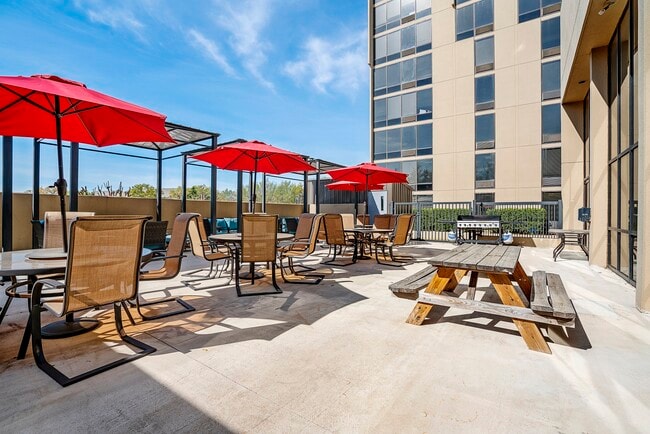 Central Plaza Living