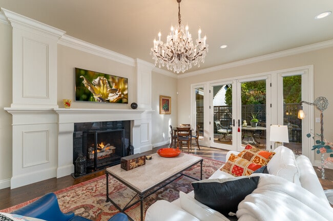 Building Photo - 2744 SW Sherwood Dr