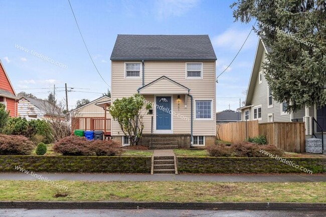 Updated 3 bedroom, 3 Level Home near New S... - Updated 3 bedroom, 3 Level Home near New S...