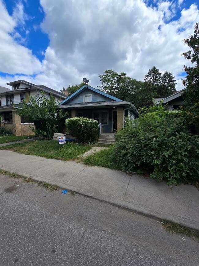 Building Photo - Spacious Two Bedroom Duplex Near New York ... Rental