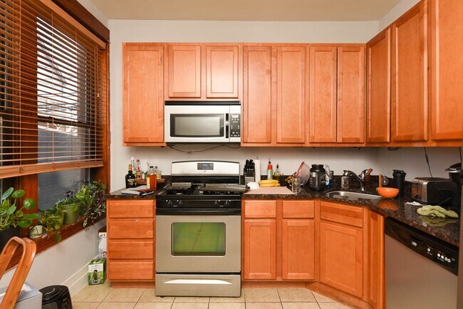 Photo - 1358 W Barry Ave Unit W2