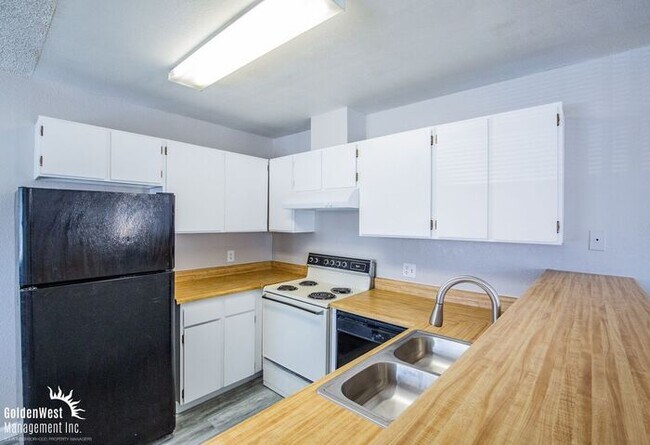 Photo - Beautifully Updated 2Bdm 1Ba Unit in a Gat...