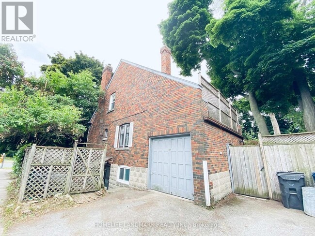 Photo - 256 Oriole Pkwy