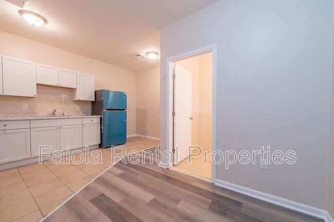 Photo - 112 N High St Unidad C4