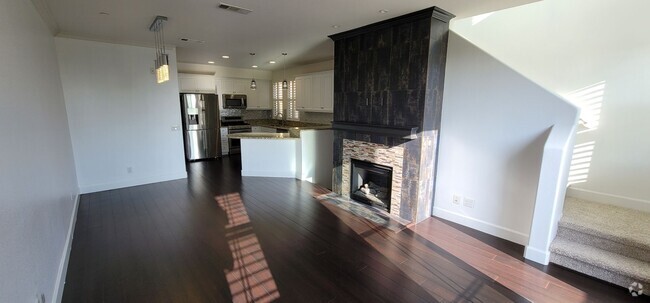 Building Photo - Gorgeous 3 Bed 4 Bath with Stunning Views ... Rental