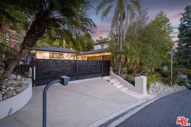 Photo - 9023 Alto Cedro Dr