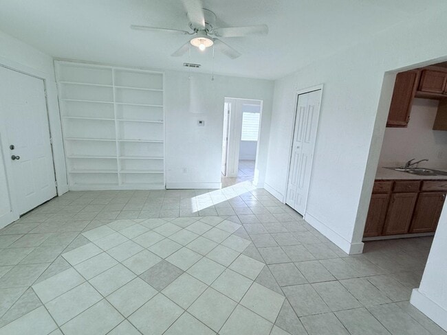 Building Photo - 2270 Aaron St Rental