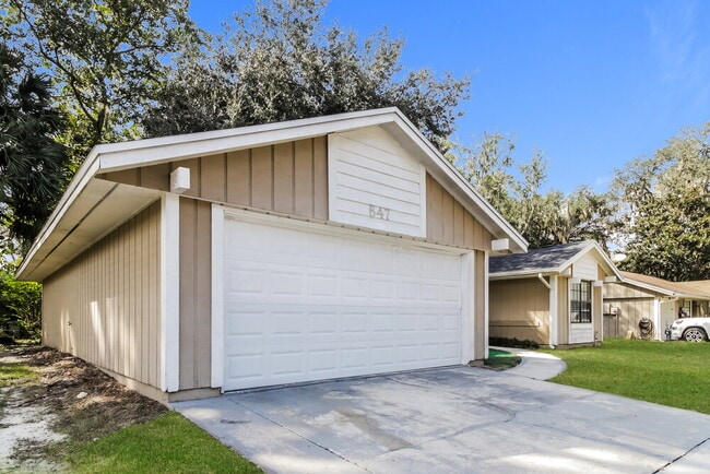 Photo - 647 Redwood Dr