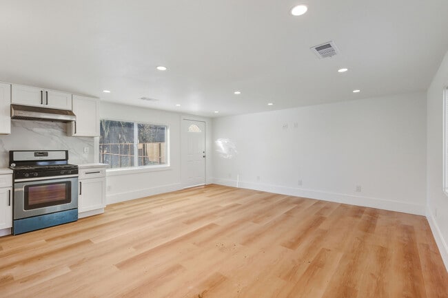 Photo - 1671 Mono Ave