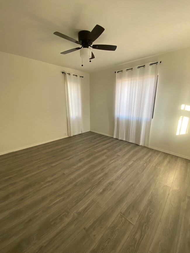 Photo - 515 E Buckthorn St